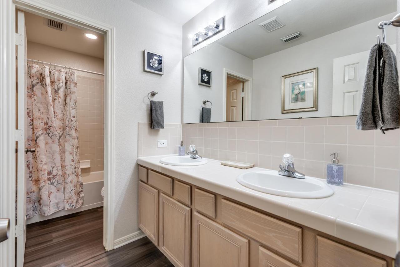 Spacious 5 Bdrm Home Mins To Wineries With Private Pool And Hot Tub! Johnson City Exterior foto
